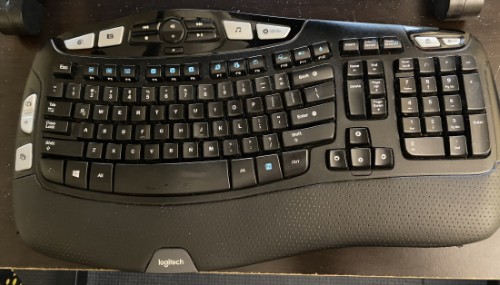 Logitech Mk550 Wireless Keyboard and Mouse