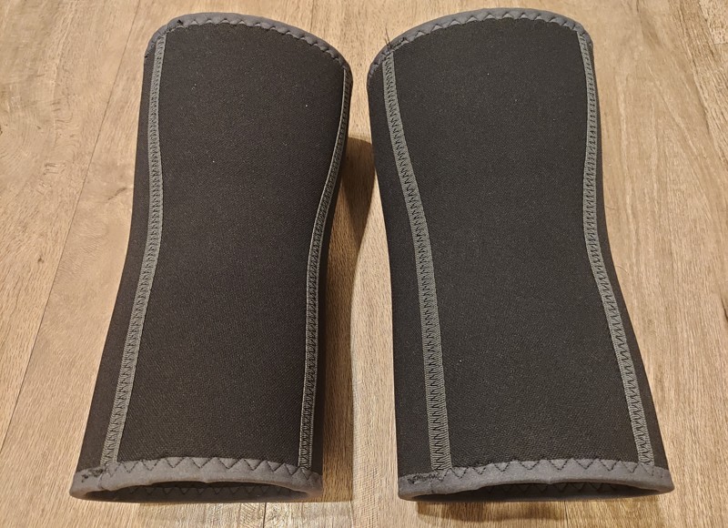 A7 Hourglass Rigor Mortis Knee Sleeves - Double Seams in Rear
