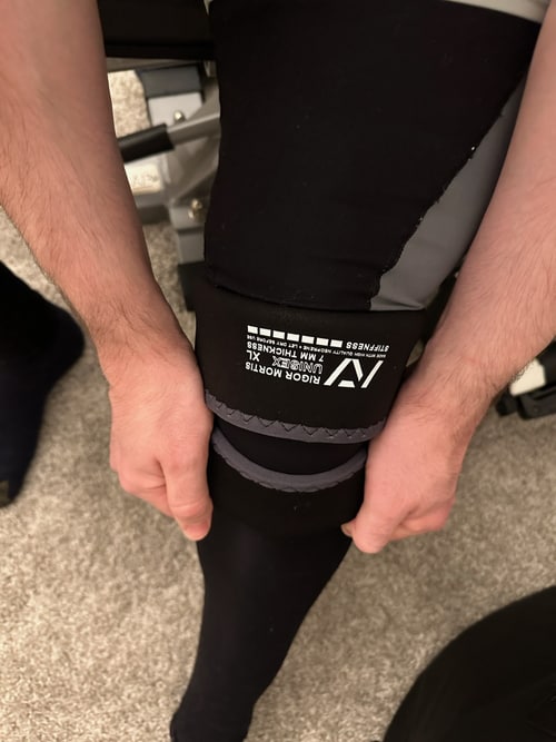 A7 Hourglass Rigor Mortis Knee Sleeves - How to Put on These Knee Sleeves