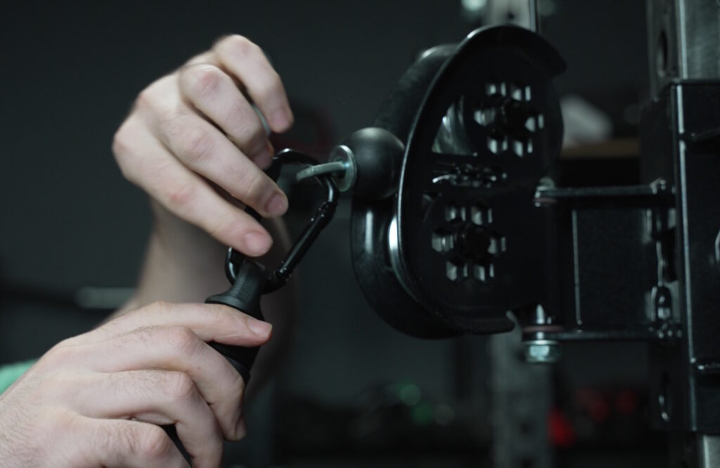 Smooth-Gate Carabiners With Oval Shape - More Versatility