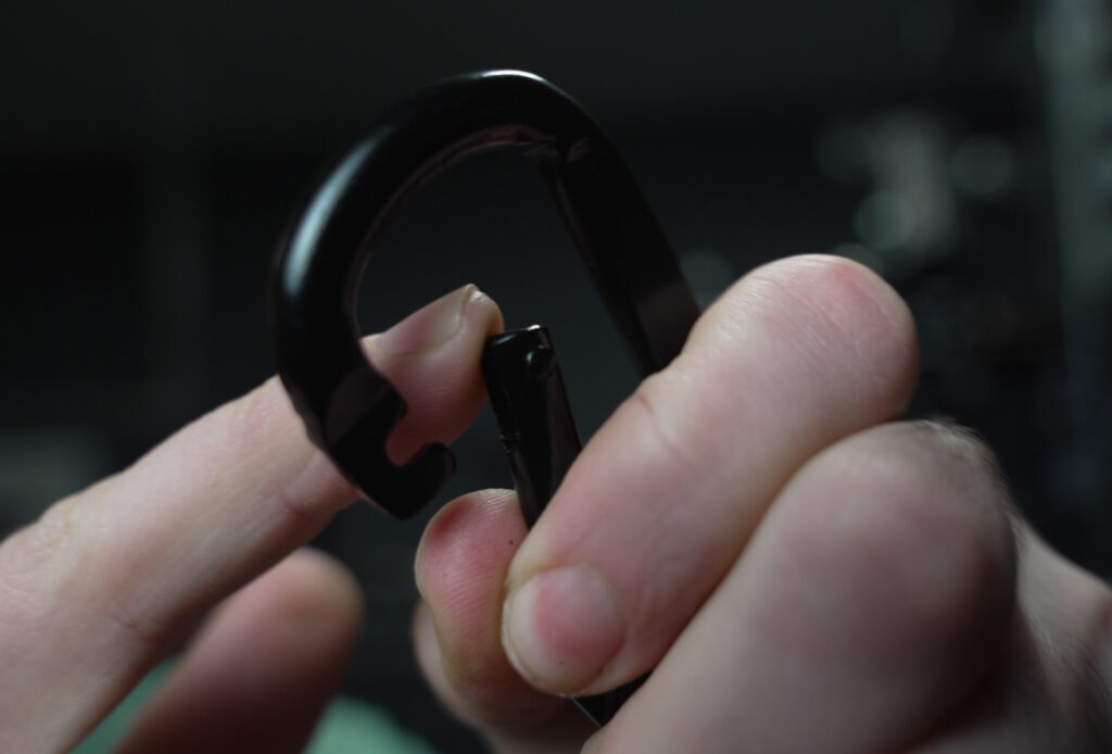 Smooth-Gate Carabiners for Home Gyms