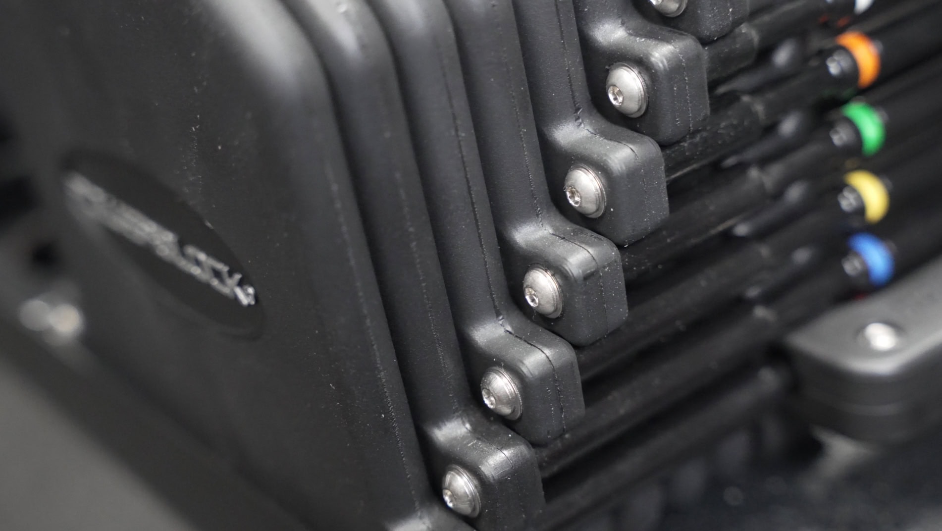 PowerBlock Pro 32 - Closeup of Urethane Coated Plates and Stainless Steel Rail Hardware